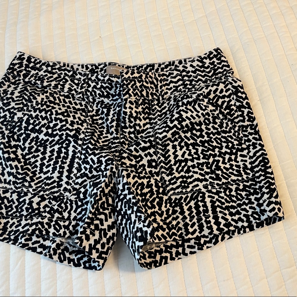 Banana Republic black and white shorts